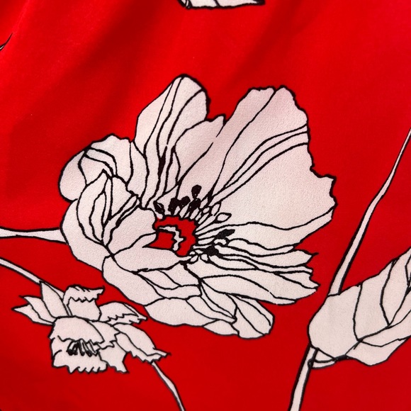 Red floral Copper Key Blouse ⭐️ - Picture 3 of 7